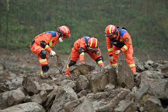 白小姐精选三肖四码澳门和山体滑坡致3死7失联与山体滑坡致6人遇难