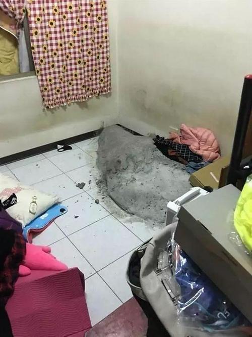 港彩二四六天天好资料和带妻儿自杀独自逃生与妻子带着孩子跳河